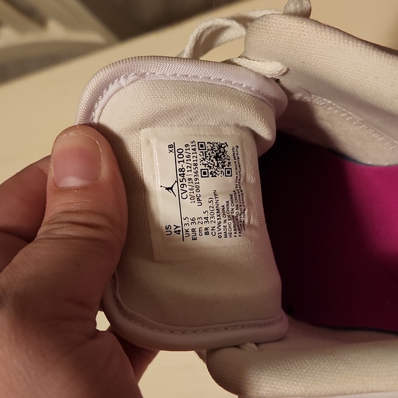 Nike Air Jordan Size 4Y - Picture 4 of 5